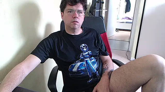 Snapshot of blueandwhite1 chatting on April 16, 2026, 7:42 am blueandwhite1 online show from April 16, 2026, 7:42 am