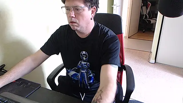Snapshot of blueandwhite1 chatting on March 13, 2026, 3:17 pm blueandwhite1 online show from March 13, 2026, 3:17 pm