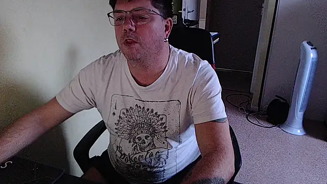 blueandwhite1 online show from November 13, 2025, 4:00 pm