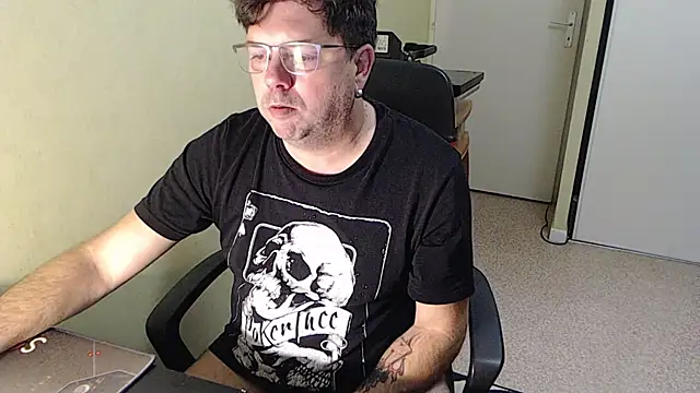 blueandwhite1 online show from November 24, 2025, 4:51 pm