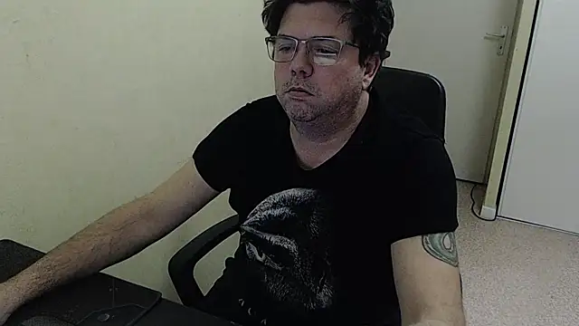 blueandwhite1 online show from January 7, 2026, 8:47 pm