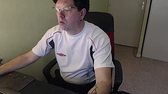 blueandwhite1 online show from February 25, 2026, 7:41 am