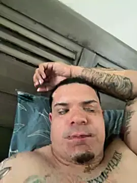 Snapshot of YadielPublic chatting on February 21, 2026, 2:30 pm YadielPublic online show from February 21, 2026, 2:30 pm