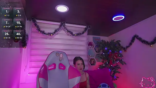  chloe moons  online show from December 13, 2025, 8:04 pm