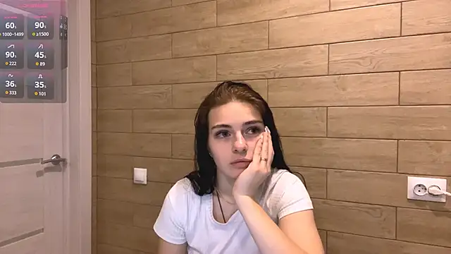 TianaWidell online show from December 17, 2025, 12:43 pm