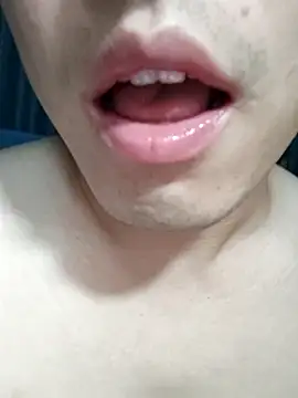 nnnnnan9527 online show from September 12, 2025, 5:02 pm