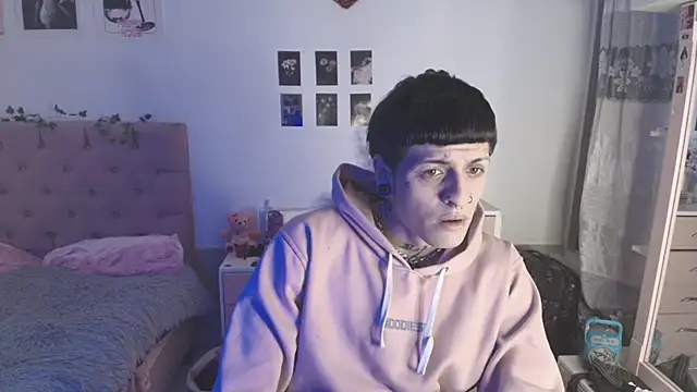 Snapshot of 2cyboy_ chatting on October 14, 2025, 7:25 pm 2cyboy  online show from October 14, 2025, 7:25 pm