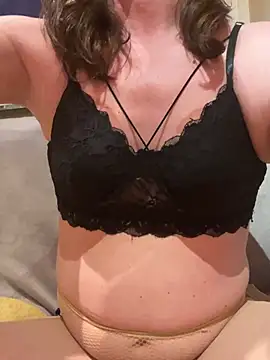 Cleohot1977 online show from February 26, 2026, 5:13 pm