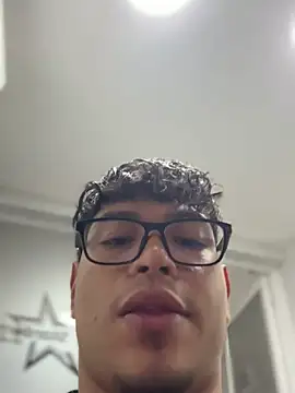 Snapshot of alekzamo chatting on July 2, 2026, 3:23 am alekzamo online show from July 2, 2026, 3:23 am