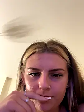 Snapshot of Summer21k chatting on September 10, 2025, 9:25 pm Summer21k online show from September 10, 2025, 9:25 pm