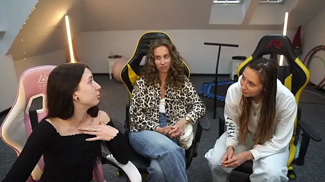 Snapshot of _Lili_054 chatting on September 19, 2025, 11:03 am  Lili 054 online show from September 19, 2025, 11:03 am