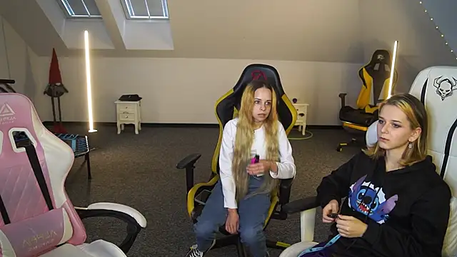 Snapshot of _Lili_054 chatting on September 30, 2025, 10:43 am  Lili 054 online show from September 30, 2025, 10:43 am