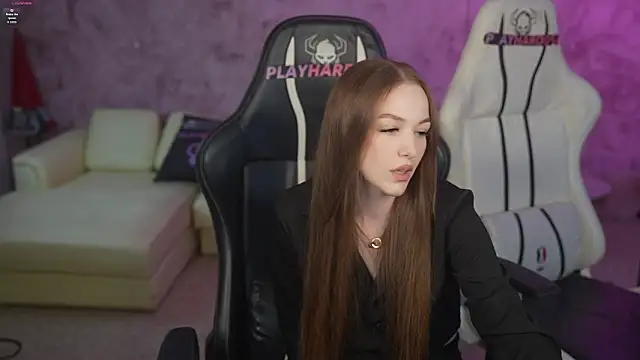 Ella 054 online show from April 2, 2026, 8:48 pm