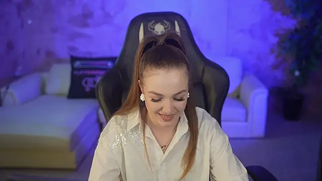 Ella 054 online show from November 2, 2025, 7:30 pm