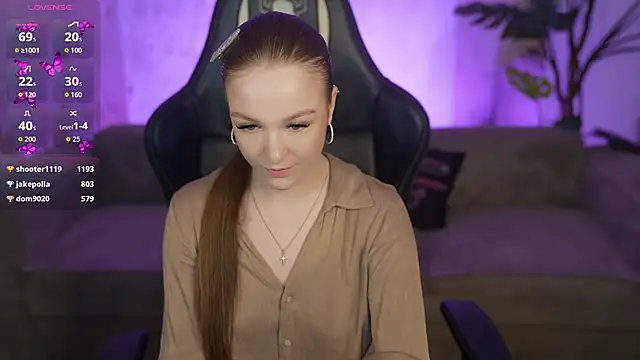 Ella 054 online show from March 11, 2026, 11:32 pm