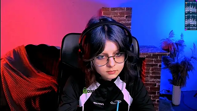 samanta hotty online show from December 18, 2025, 8:01 pm