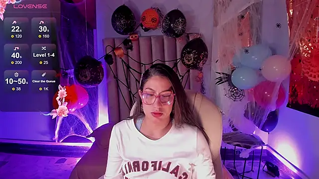 Snapshot of Karoline21 chatting on October 24, 2025, 2:10 am Karoline21 online show from October 24, 2025, 2:10 am