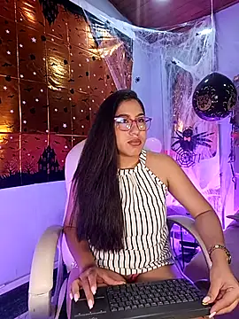 Snapshot of Karoline21 chatting on October 20, 2025, 12:49 pm Karoline21 online show from October 20, 2025, 12:49 pm