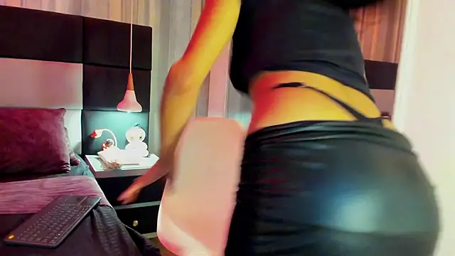 yiyisandoval online show from January 6, 2026, 8:24 pm