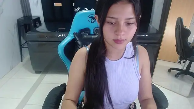 Snapshot of Emilia_love_a chatting on October 15, 2025, 3:27 am Emilia love a online show from October 15, 2025, 3:27 am