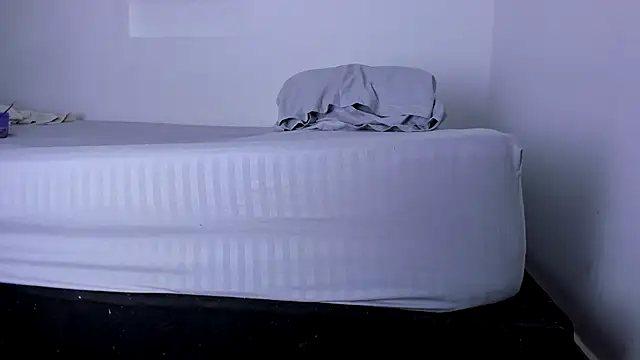 Evelynn Jones  online show from November 12, 2025, 1:21 am