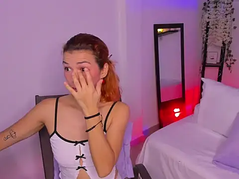 Snapshot of selene_boyer chatting on December 15, 2025, 7:52 pm selene boyer online show from December 15, 2025, 7:52 pm