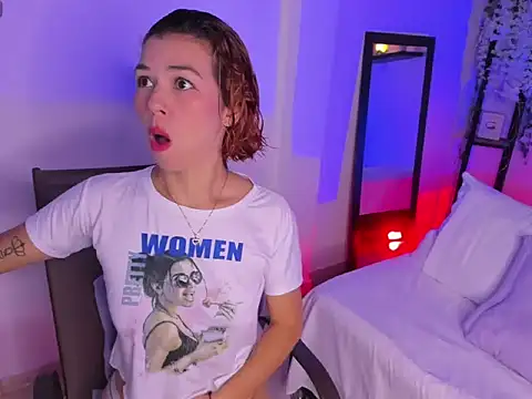 Snapshot of selene_boyer chatting on December 19, 2025, 9:06 pm selene boyer online show from December 19, 2025, 9:06 pm