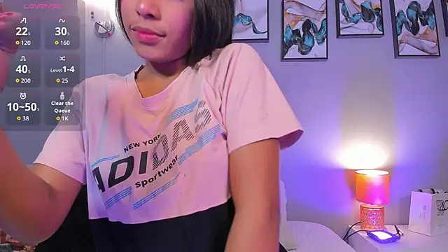 Snapshot of SophieW1 chatting on November 24, 2025, 12:27 pm SophieW1 online show from November 24, 2025, 12:27 pm