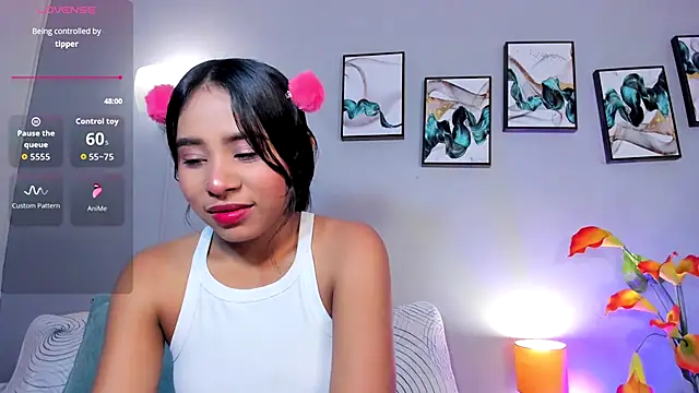 Snapshot of SophieW1 chatting on December 18, 2025, 12:20 pm SophieW1 online show from December 18, 2025, 12:20 pm