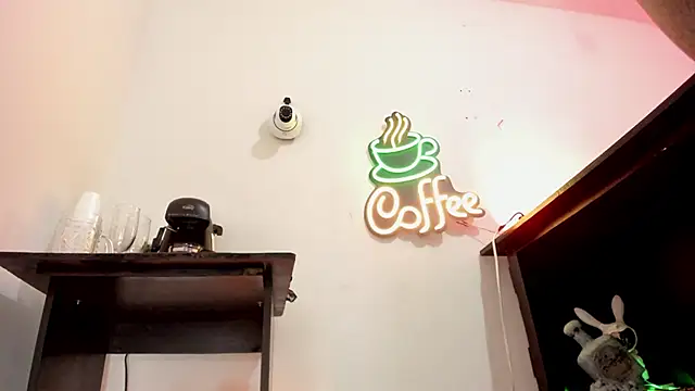 SafiroFer online show from September 12, 2025, 9:03 pm