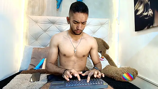 Snapshot of MaicolParker_ chatting on May 5, 2026, 1:25 pm MaicolParker online show from May 5, 2026, 1:25 pm