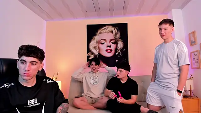 Handsomeboyss19 online show from April 7, 2026, 8:54 pm