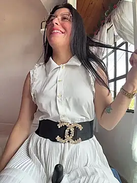 Mia salinass online show from February 4, 2026, 6:03 pm