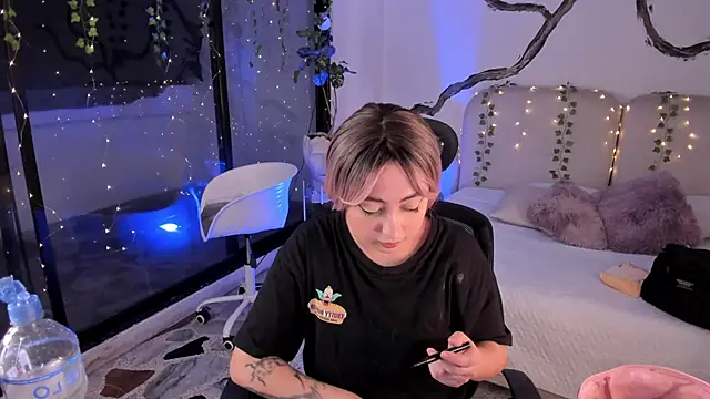 SarahCastro1  online show from November 9, 2025, 4:38 am