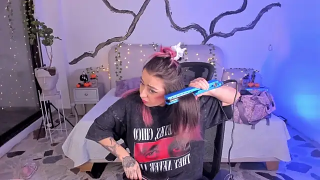 SarahCastro1  online show from October 29, 2025, 4:55 am