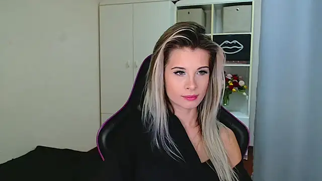 KristineGlow online show from January 7, 2026, 7:13 am