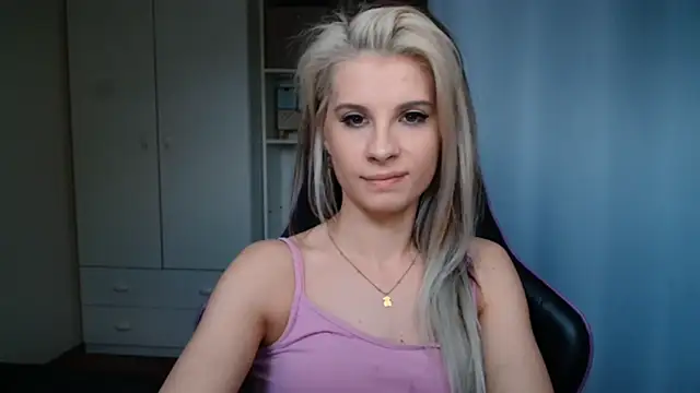 KristineGlow online show from June 4, 2026, 6:23 pm