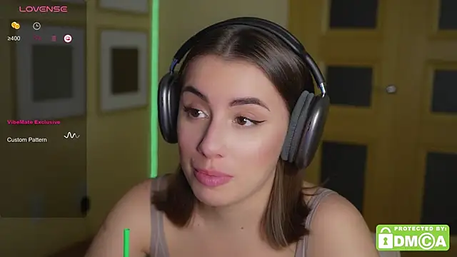 Snapshot of KateCarrey chatting on September 12, 2025, 2:39 pm KateCarrey online show from September 12, 2025, 2:39 pm