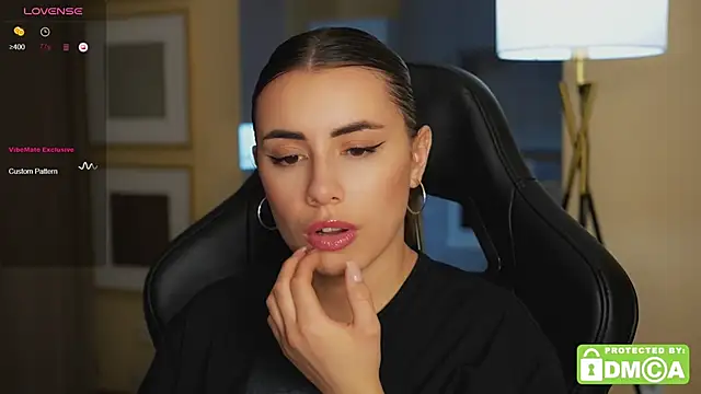 Snapshot of KateCarrey chatting on October 13, 2025, 7:32 am KateCarrey online show from October 13, 2025, 7:32 am