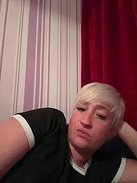 Snapshot of Rozendefotz chatting on April 3, 2026, 6:25 pm Rozendefotz online show from April 3, 2026, 6:25 pm