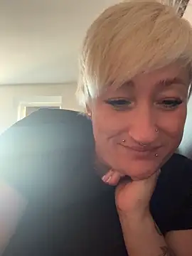 Snapshot of Rozendefotz chatting on March 23, 2026, 3:12 pm Rozendefotz online show from March 23, 2026, 3:12 pm