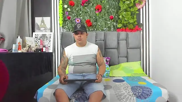 Hornycouple Hot online show from November 7, 2025, 8:24 pm