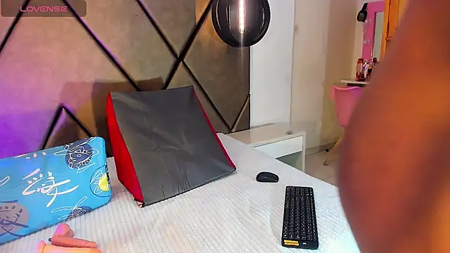 Snapshot of PenelopeGuzman__ chatting on February 17, 2026, 6:05 pm PenelopeGuzman online show from February 17, 2026, 6:05 pm