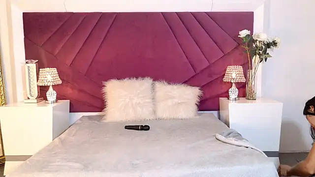 VeraGarnier online show from April 4, 2026, 6:03 pm