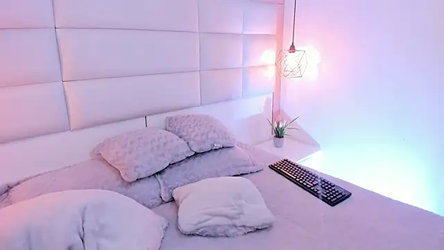 Snapshot of Lucia_jane chatting on February 7, 2026, 9:23 pm Lucia jane online show from February 7, 2026, 9:23 pm