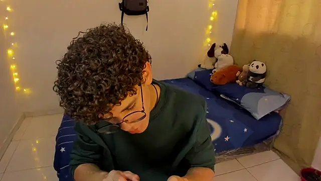 Tom Blues online show from November 26, 2025, 4:07 pm