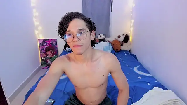 Snapshot of Tom_Blues chatting on March 3, 2026, 12:50 am Tom Blues online show from March 3, 2026, 12:50 am