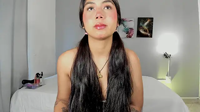 KimTayloor1 online show from November 24, 2025, 7:36 pm