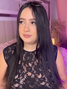 Emiily Moore1 online show from November 17, 2025, 10:36 pm