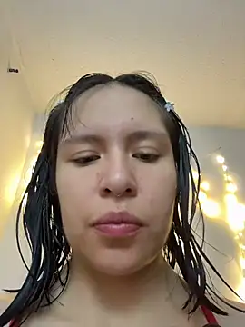 aliciia 23 online show from December 2, 2025, 2:12 am